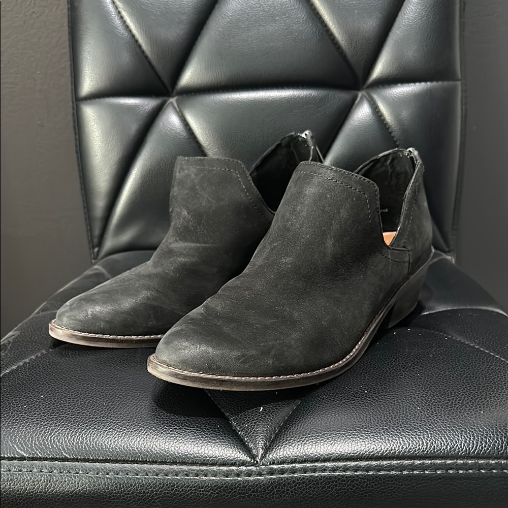 Lucky Brand Black Chelsea Boots Sleek Suede Design